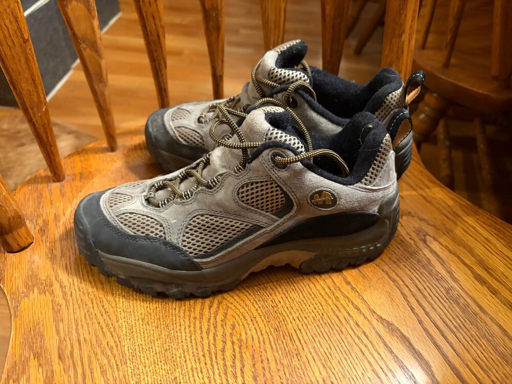 Merrell womens 8.5 hiking boots